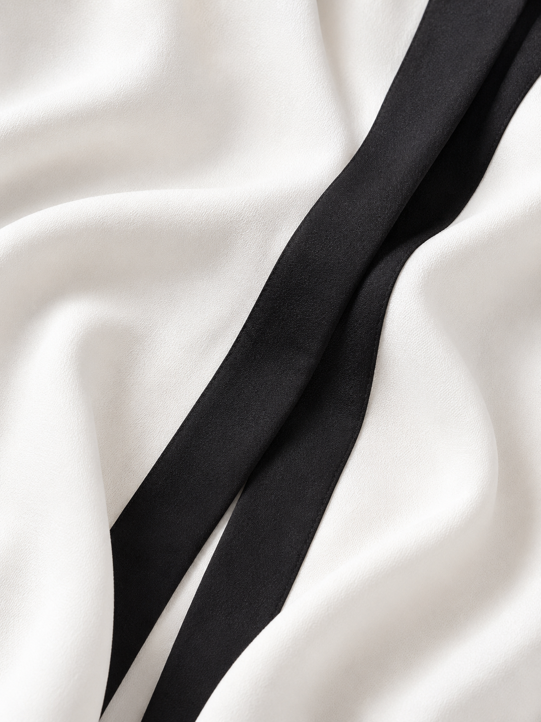 Elegant Contrast Trim Blouse – Long Sleeve V-Neck Shirt