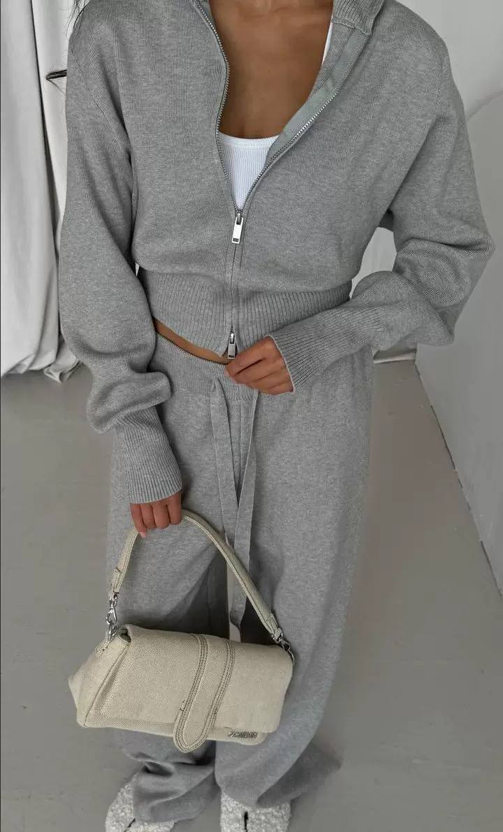 Cropped Zip-Up Hoodie & Sweatpants Set – Ribbed Waist & Cuffs