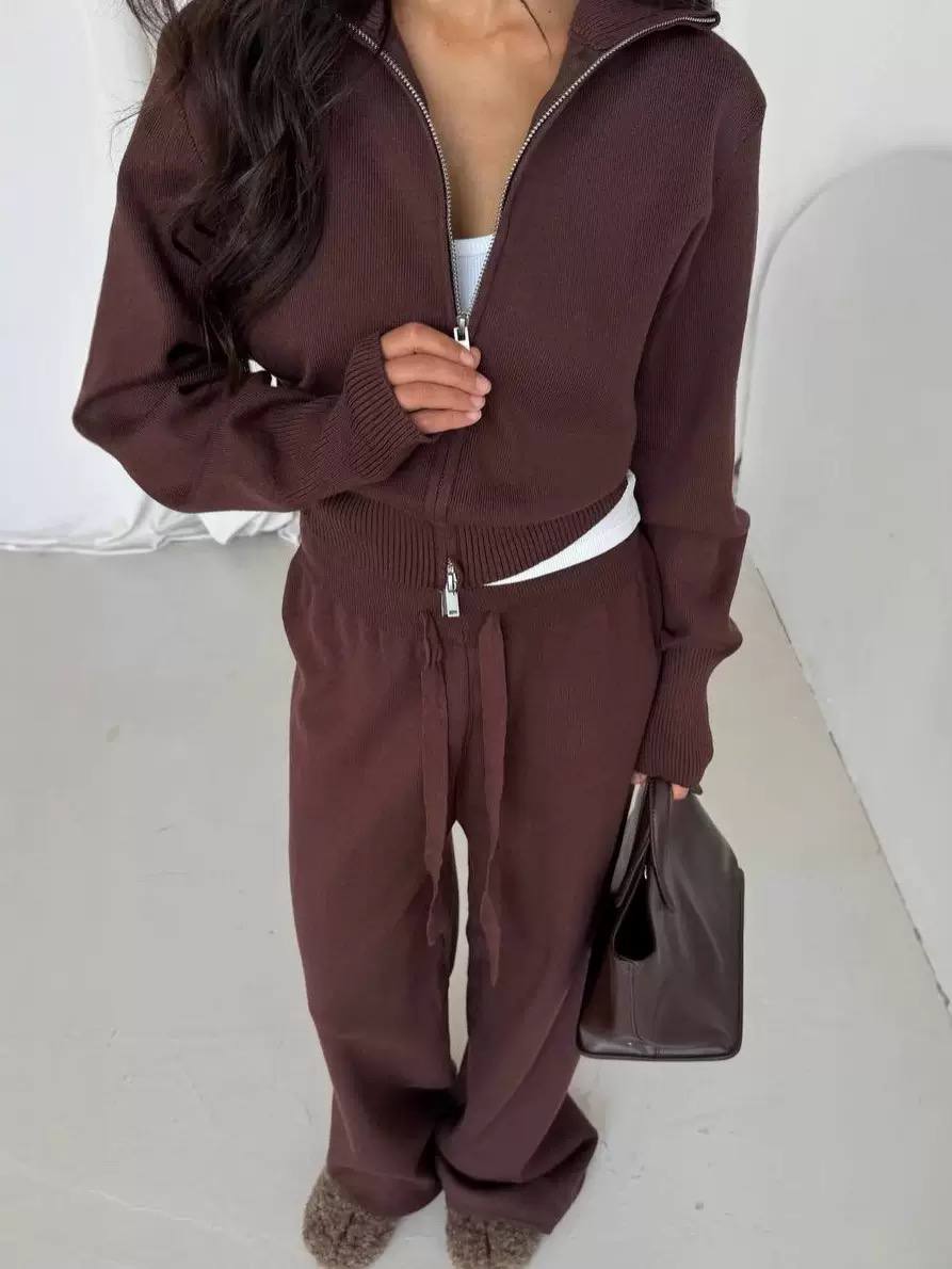 Cropped Zip-Up Hoodie & Sweatpants Set – Ribbed Waist & Cuffs