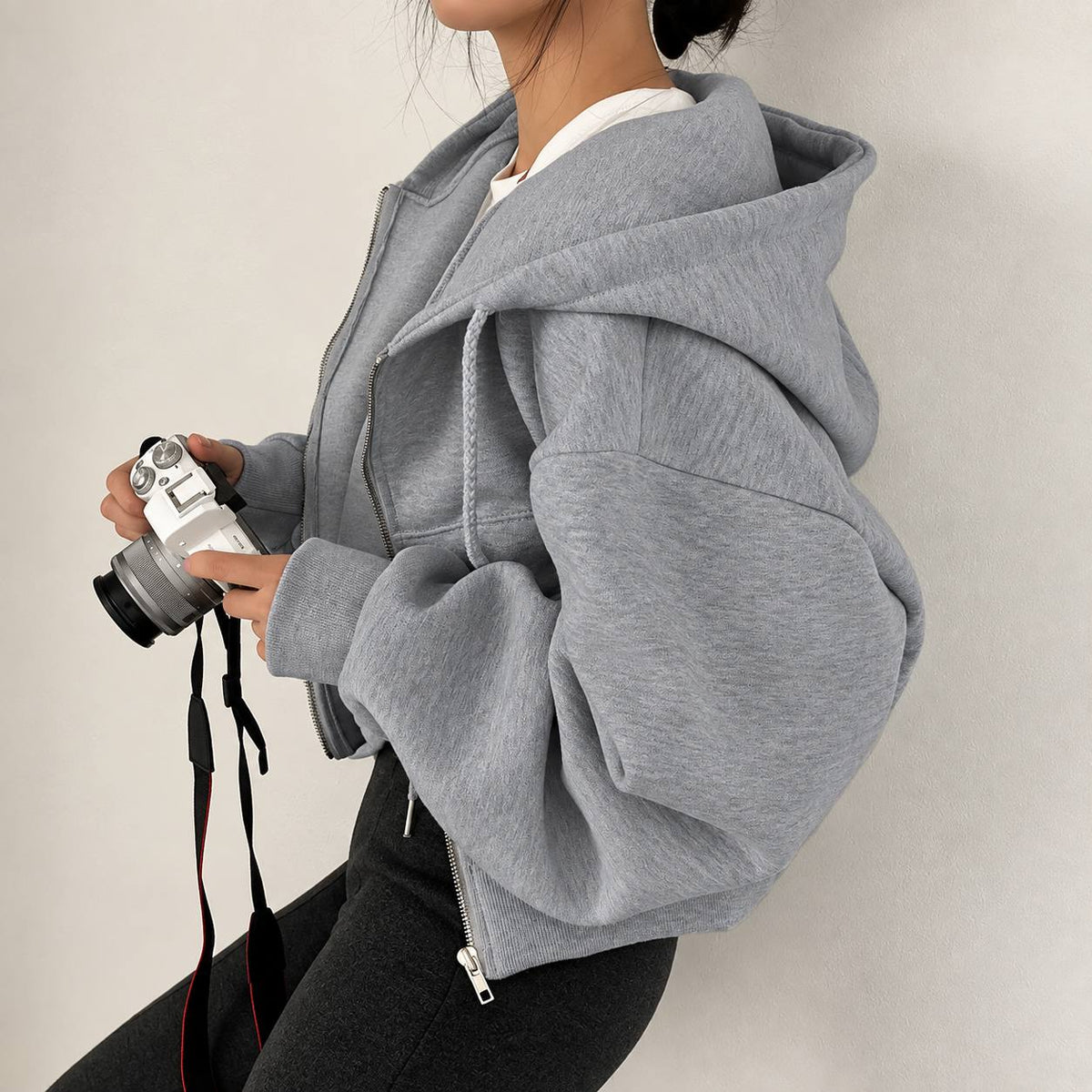 Women's Oversized Zip-Up Hooded Sweatshirt with Balloon Sleeves